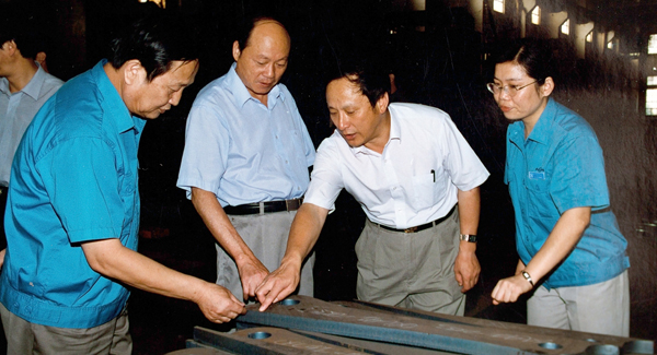 新一屆領(lǐng)導(dǎo)班子上任，掀開(kāi)徐工變革發(fā)展新篇章