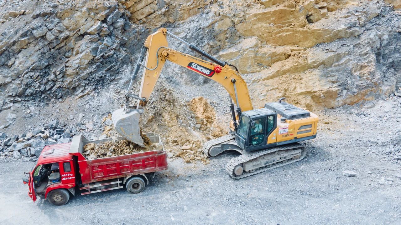 徐工XE380G PRO：掘金王者，超能裝