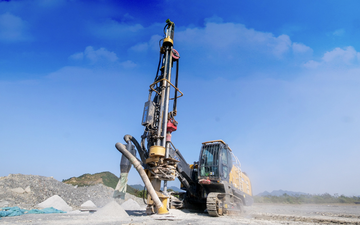 露天礦山，礦主們愛用徐工潛孔鉆！