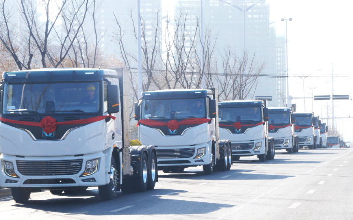 百臺齊發(fā)，千臺簽約！徐工新能源牽引車奔赴浙江