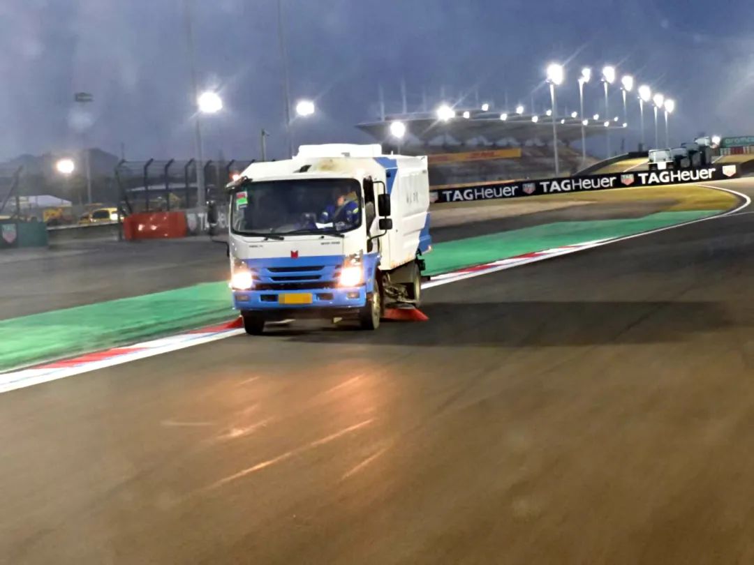 起猛了，居然在上海F1賽場上看到了TA...