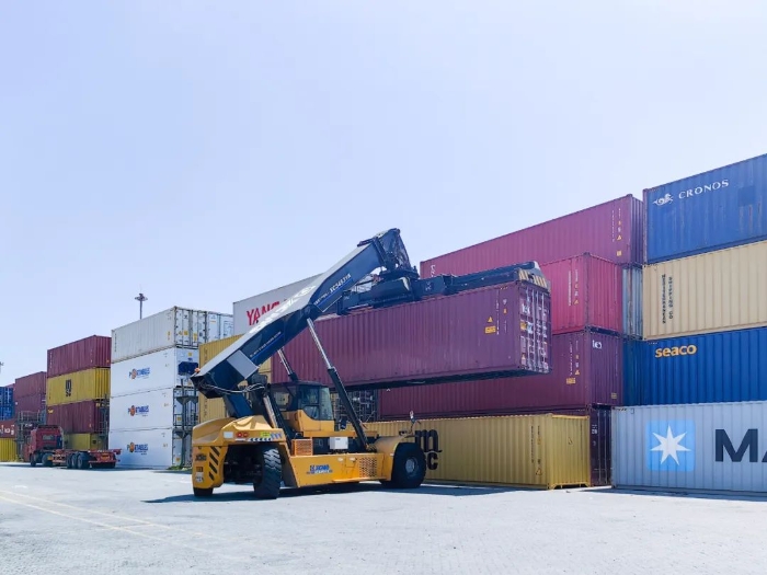 性能優(yōu)越！徐工正面吊助力海鐵聯(lián)運發(fā)展