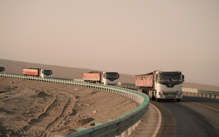 徐工新能源重卡：在沙丘瀚海澎湃綠色新動能