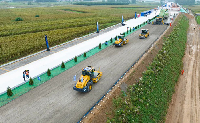 全場景智慧賦能，徐工水穩層施工更便捷、更精準！