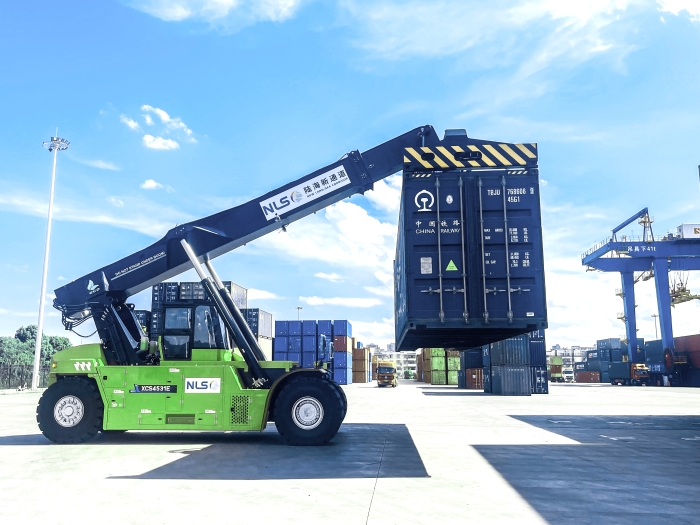 降本減碳雙突破！徐工XCS4531E領(lǐng)航西部陸海新通道核心樞紐綠色煥新