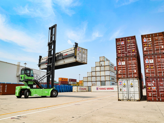 賽場競鋒芒！“徐工杯”堆高機操作員技能大賽見證“真功夫”