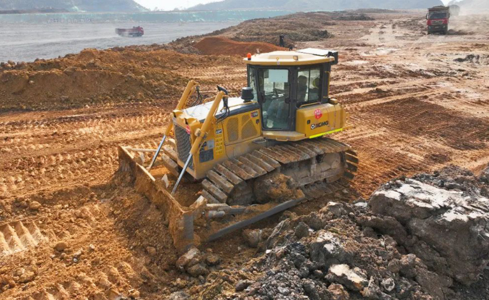 徐工推土機助力新中國建設的第一條運河