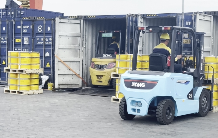 徐工雙系列叉車硬核助力！寧夏鐵路貨運站跑出高效運輸加速度