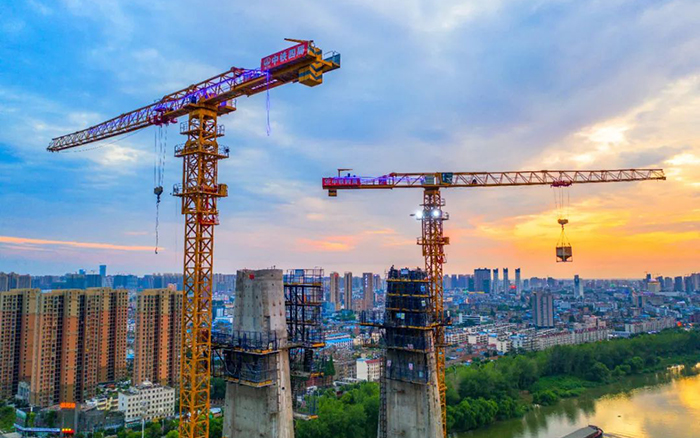 雙塔封頂 搭起國內市政最寬鋼箱梁橋